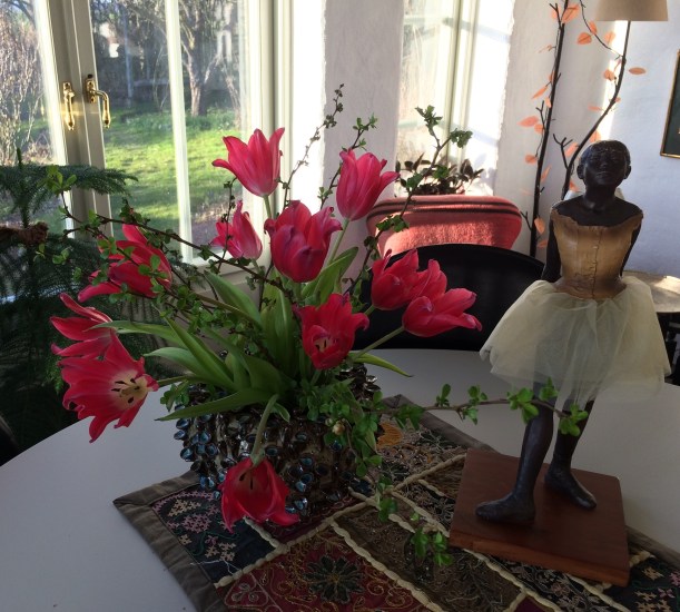 Röda tulpaner o vårljus