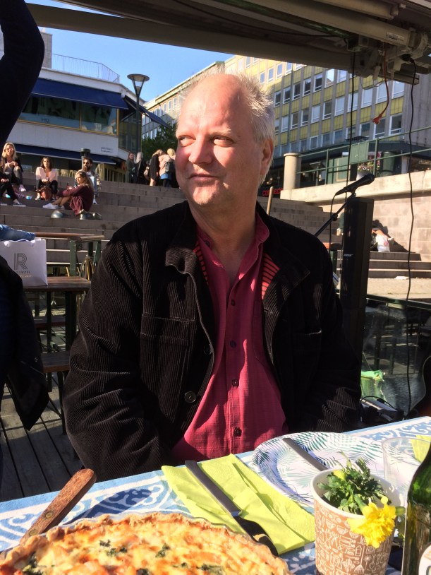 Nöjd förväntan på paj...